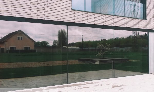 protislunecni-folie-b