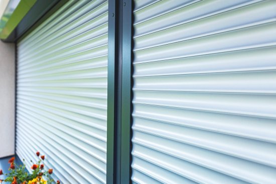 rozcestnik-predokenni-hlinikove-rolety