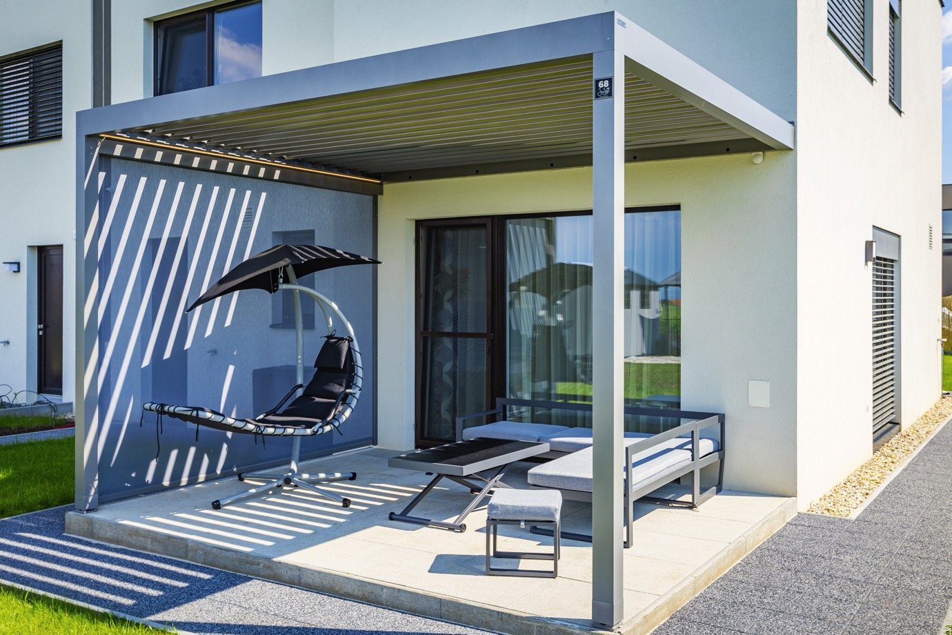 pergoly-s-naklapecimi-lamelami_2 pergoly-s-naklapecimi-lamelami_2