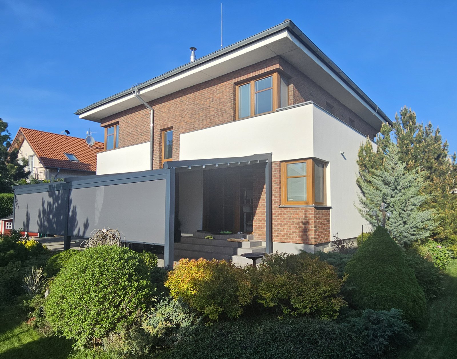 Pergola Futurol u rodinného domu ve Zdibech