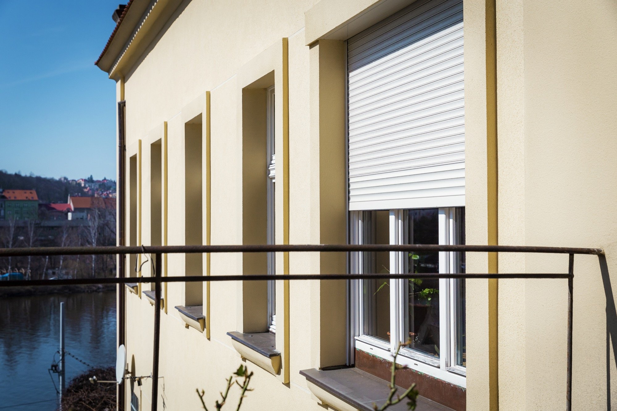 venkovní roleta bílá hliníková