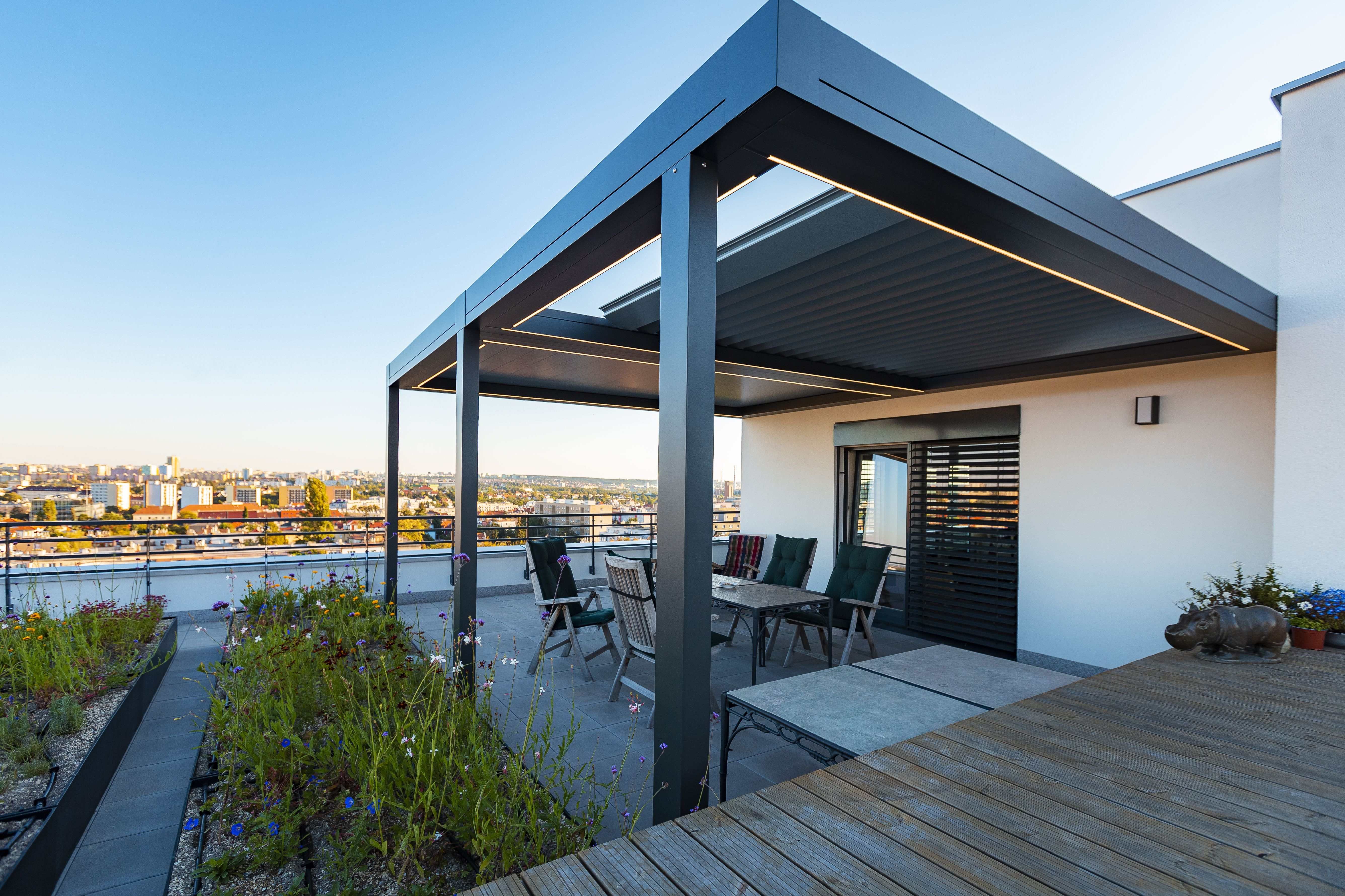 pohyblivá pergola antracit Praha vysunutá